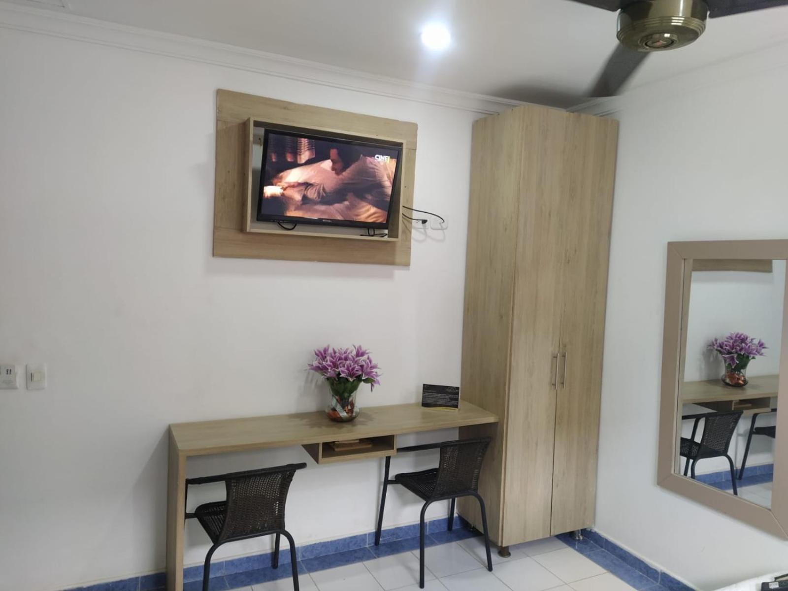Hotel La Casa 1 มอนเตริอา ภายนอก รูปภาพ